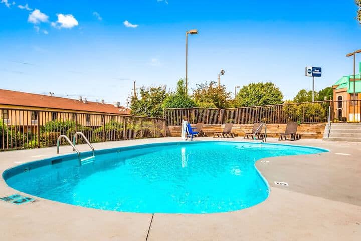 Pool 43 of 51