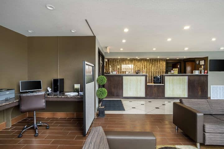 Business Center 48 of 51