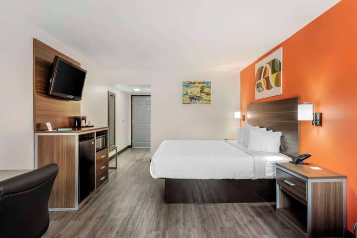 Room 32 of 51
