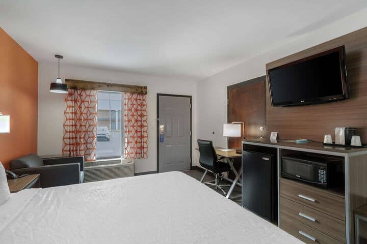 Room 4 of 51